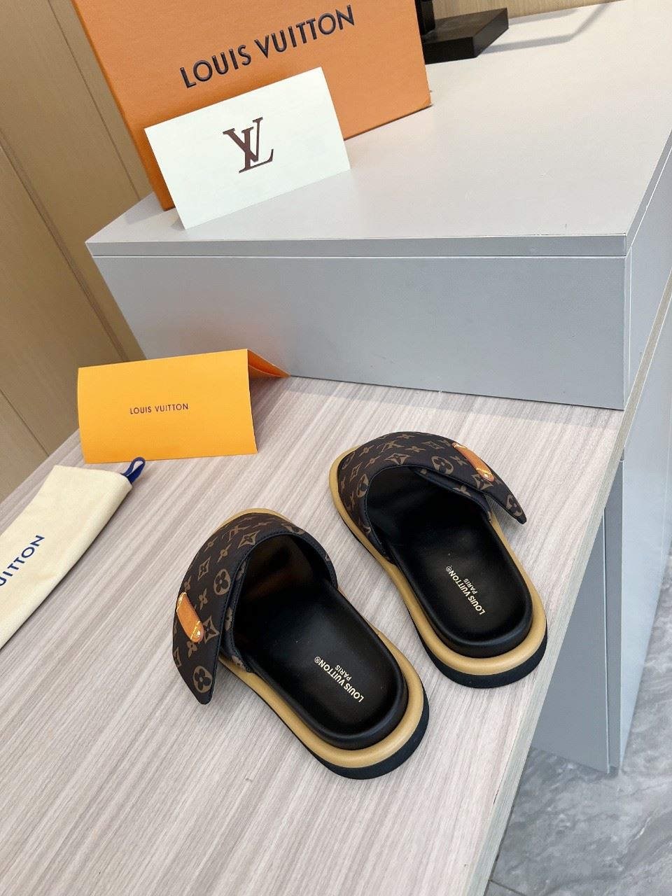 Louis Vuitton Slippers